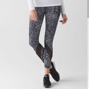 Lululemon Inspire Tight II Splatter White Black / Black Size 2 Leggings